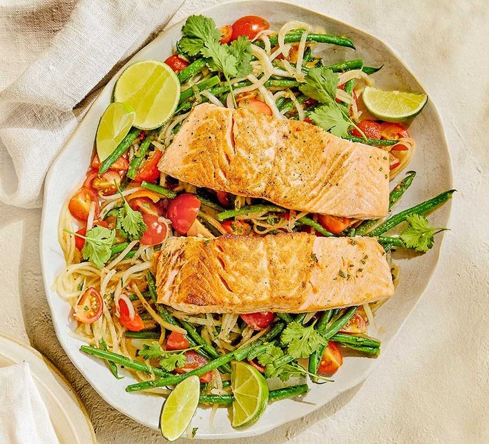 Trucha al vapor con ensalada